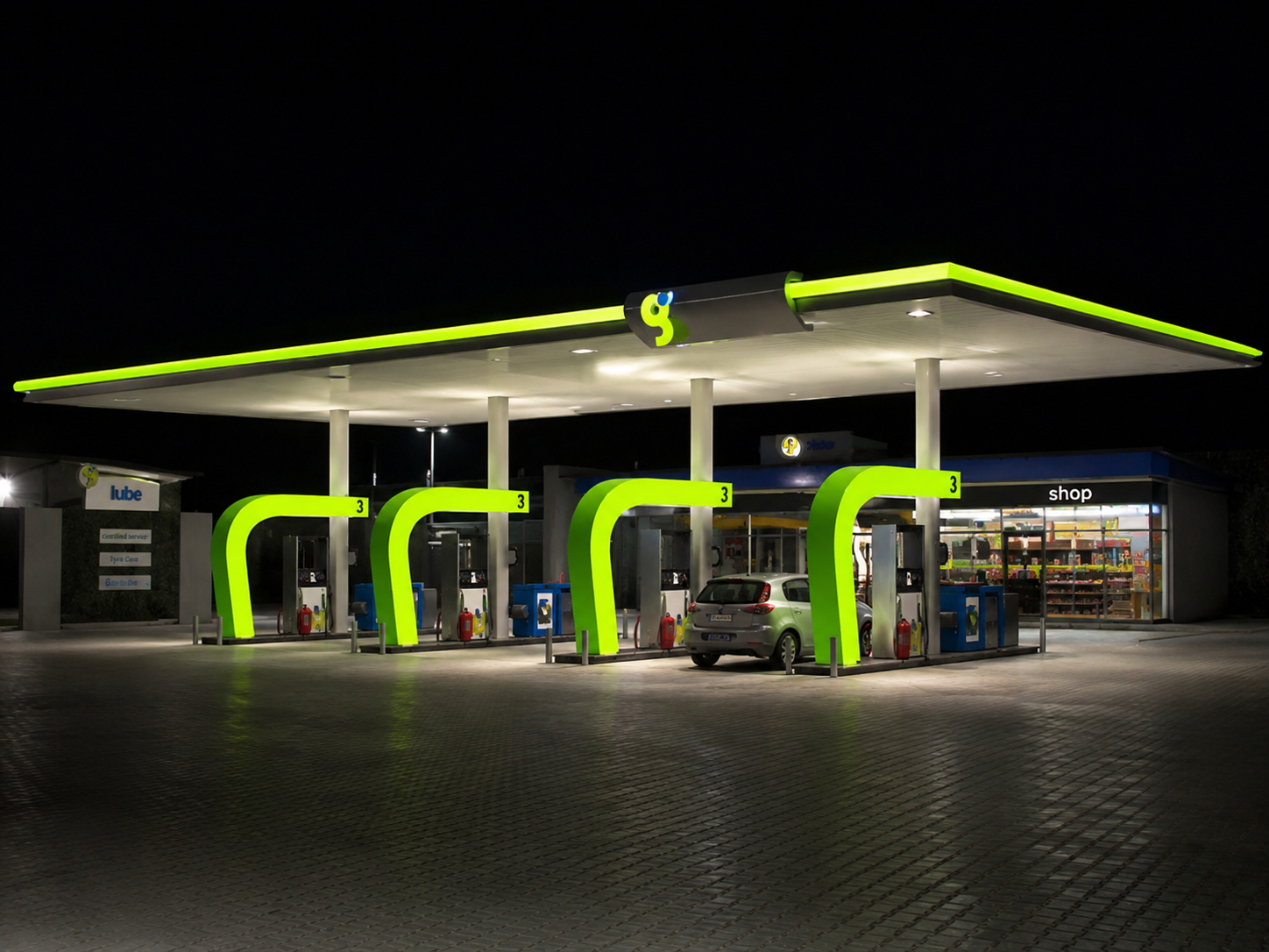 Gulf Energy forecourt at night